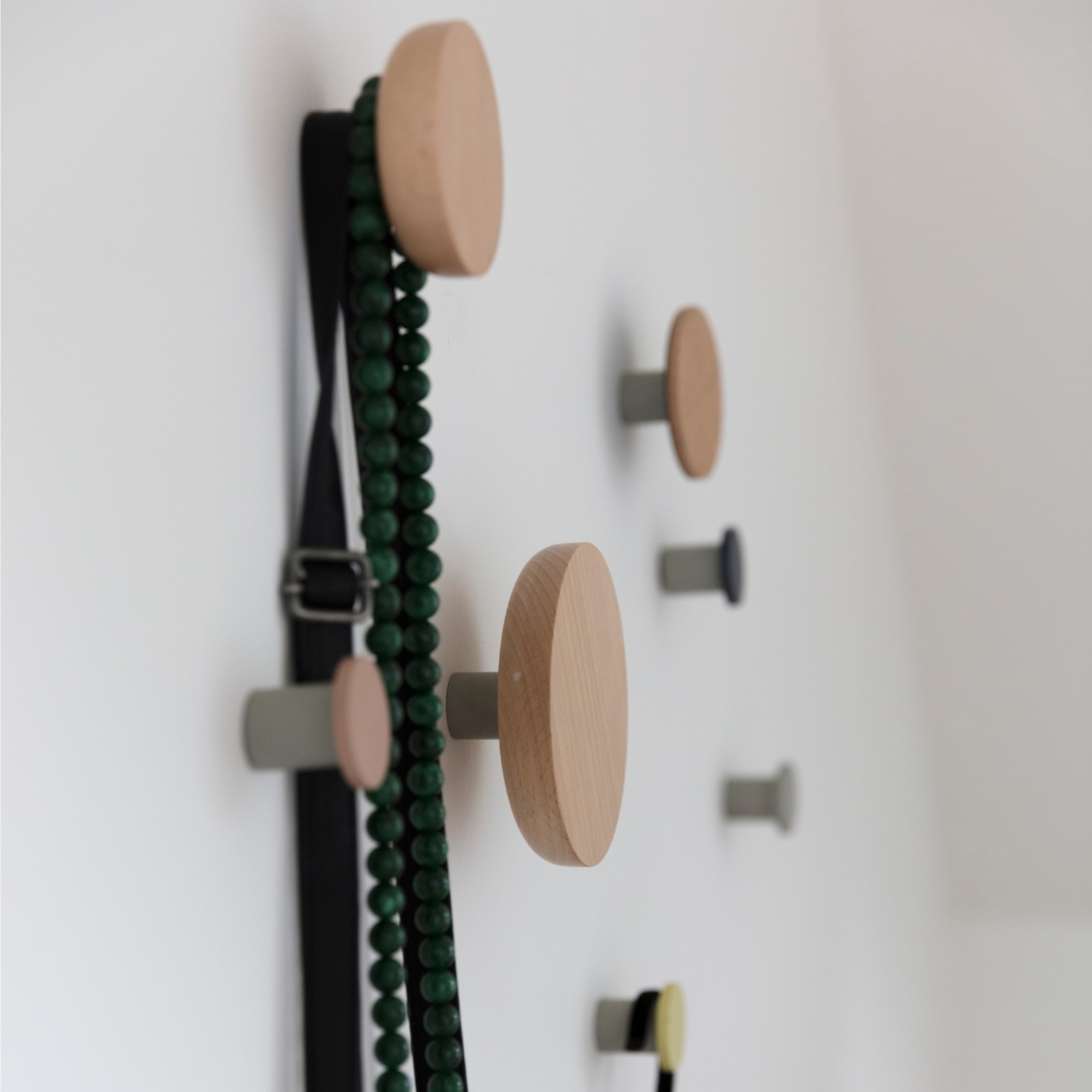 Wandhaken mit Eichenknopf groß (8 Stk.) – Bild 2